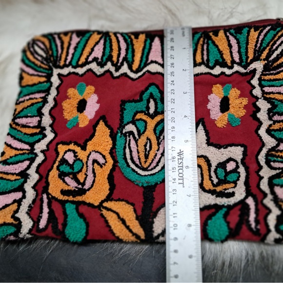 Floral Embroidered Cosmetic Bag - Picture 4 of 6